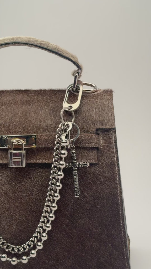 Name a better duo! 😍 Azha bag in Dust + Eclipse Chain available now 